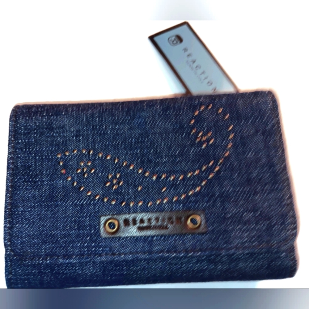 KENNETH COLE REACTION STUNNING  DENIM WALLET
